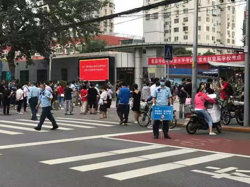 科技賦能城市管理 1100余個路側(cè)車位助力中考停車，智慧軟件精準(zhǔn)服務(wù)